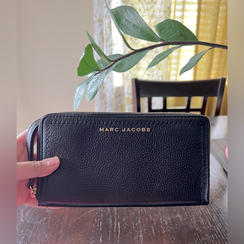 Marc Jacobs Long Zip Wallet in Pebbled Leather